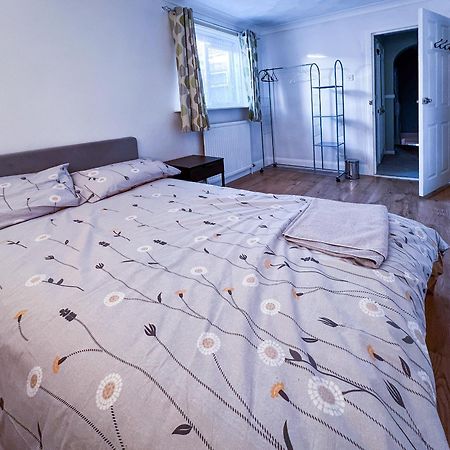 Spacious Retreat - Remote Worker & Family Friendly Portsmouth Buitenkant foto