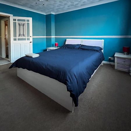 Spacious Retreat - Remote Worker & Family Friendly Portsmouth Buitenkant foto