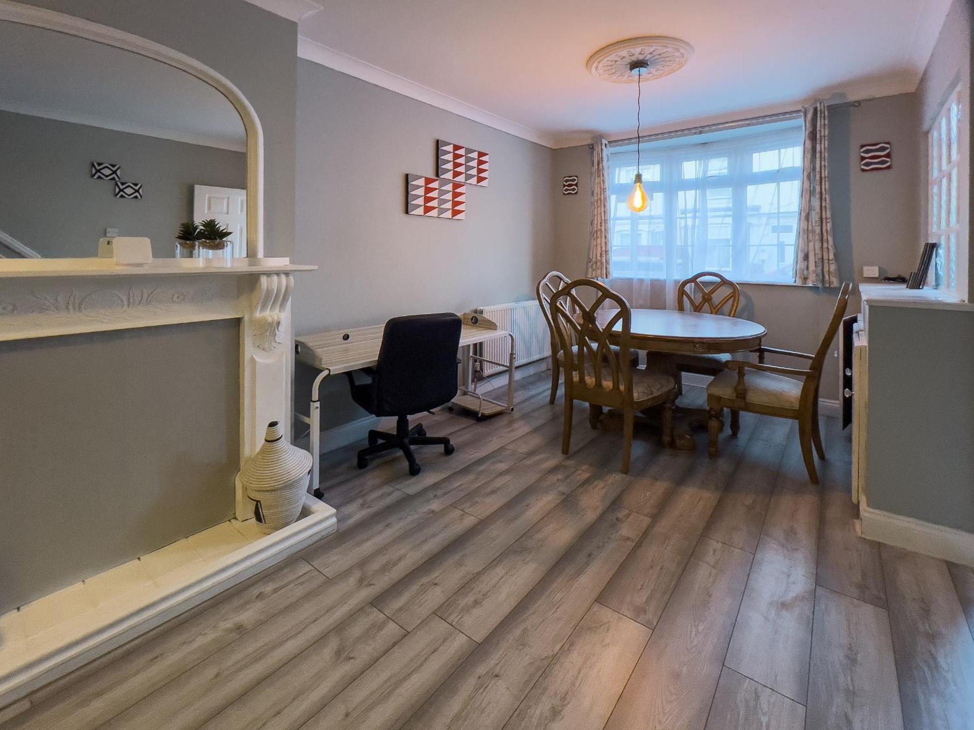 Spacious Retreat - Remote Worker & Family Friendly Portsmouth Buitenkant foto