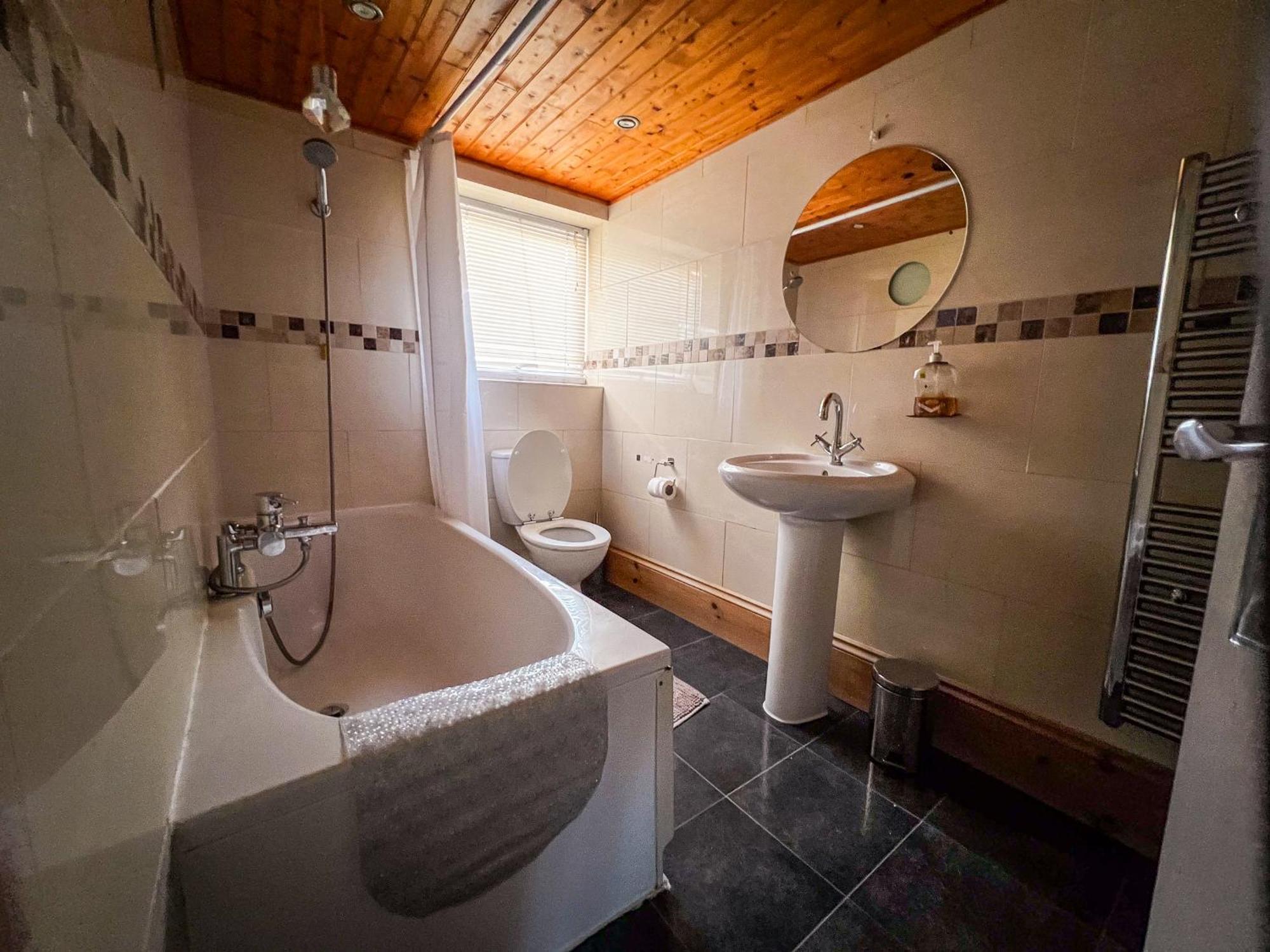 Spacious Retreat - Remote Worker & Family Friendly Portsmouth Buitenkant foto