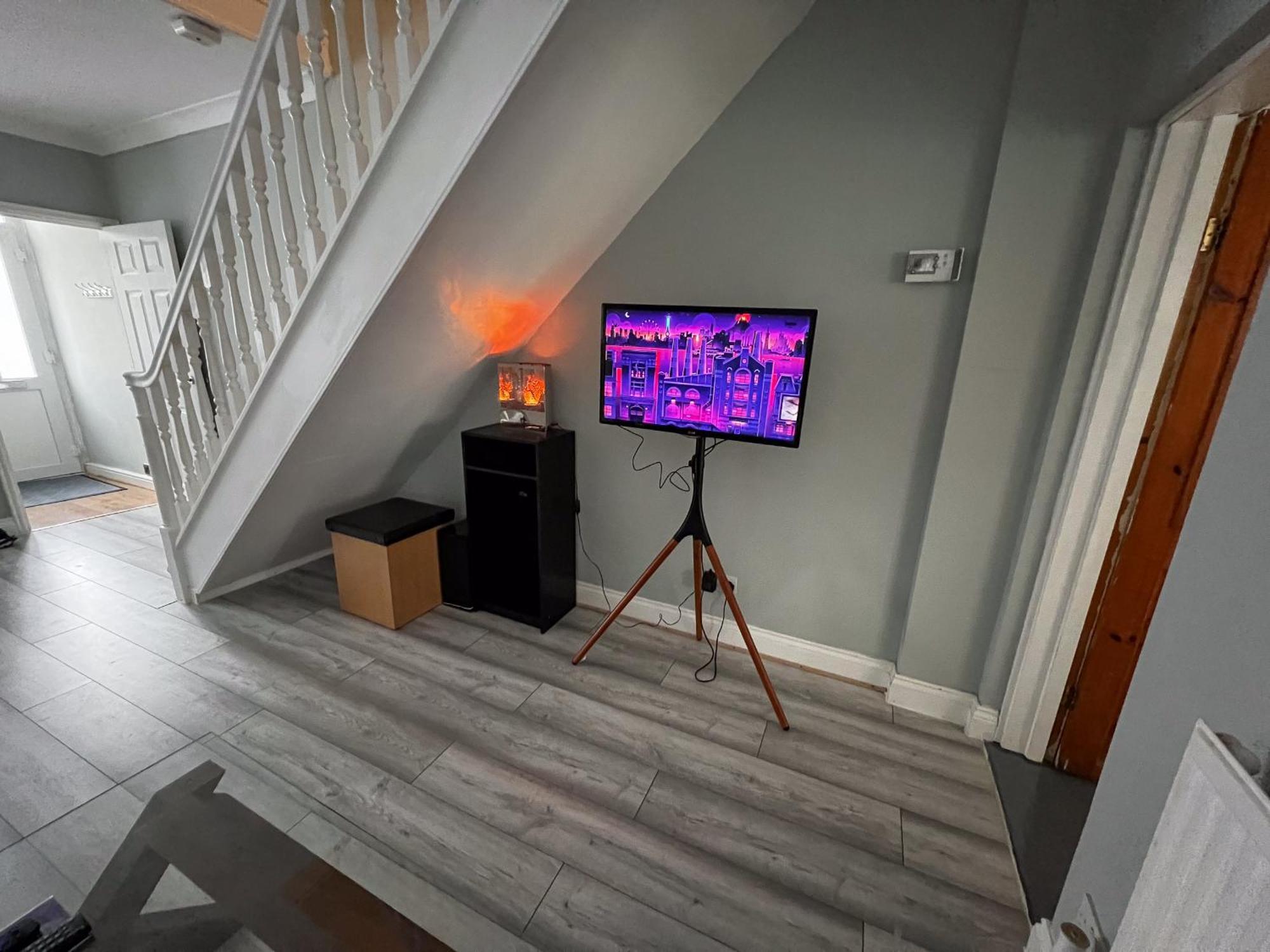 Spacious Retreat - Remote Worker & Family Friendly Portsmouth Buitenkant foto