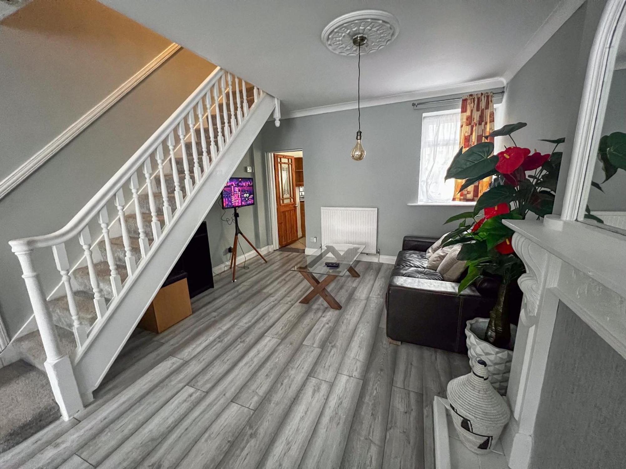 Spacious Retreat - Remote Worker & Family Friendly Portsmouth Buitenkant foto